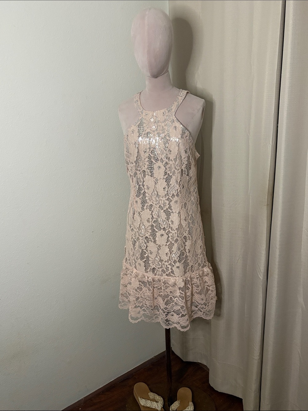 VENUS Light Pink Lace Midi Dress